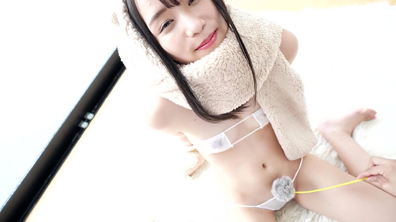 天羽成美の乳首透けマイクロビキニ