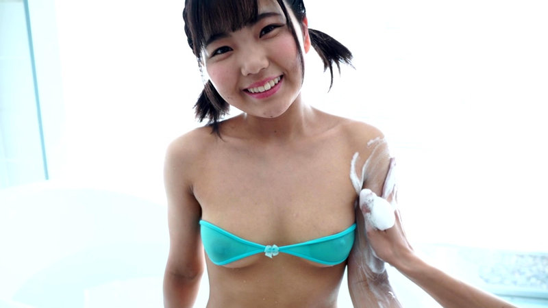 阪口純奈の乳首透けマイクロビキニ