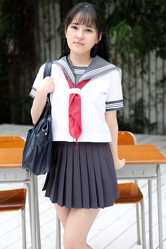 天音ちかの制服コスプレ