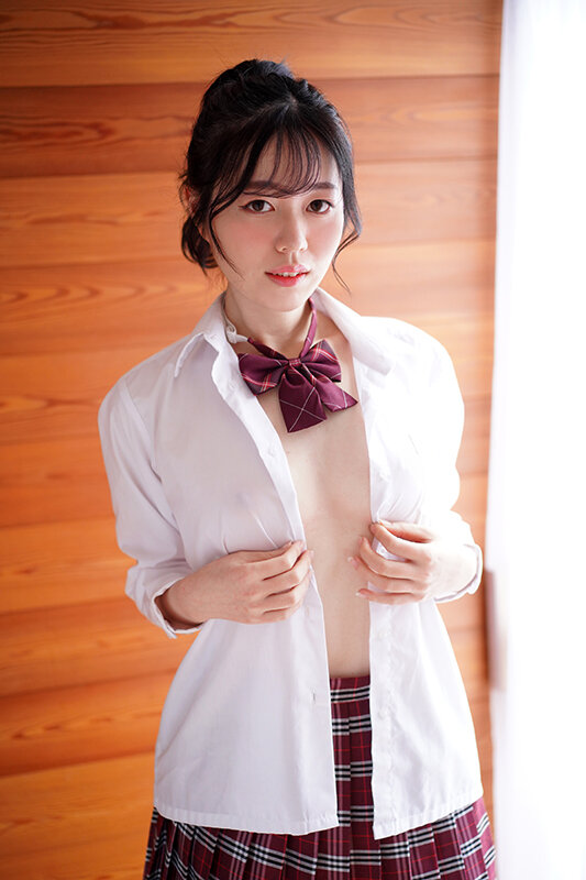松田かれんの乳首透け美乳制服コスプレ