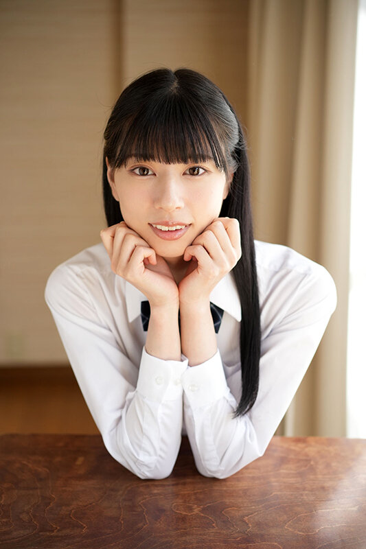 佐藤ここあの制服コスプレ