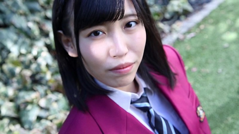 山口菜々子の制服コスプレ