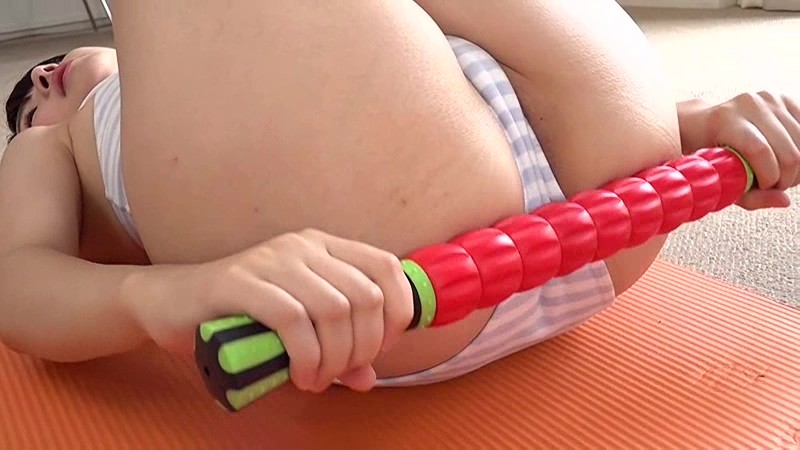 月野ひかるのデカ尻マイクロビキニ