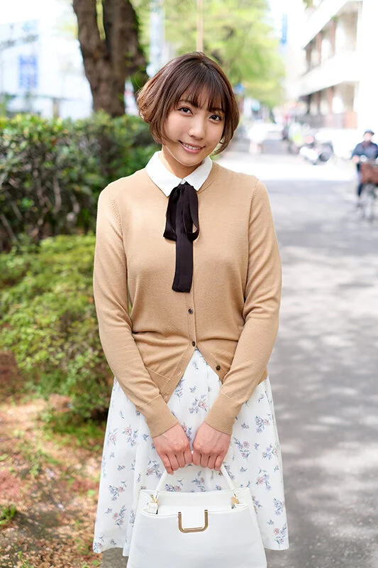 麻倉まりなの着衣巨乳