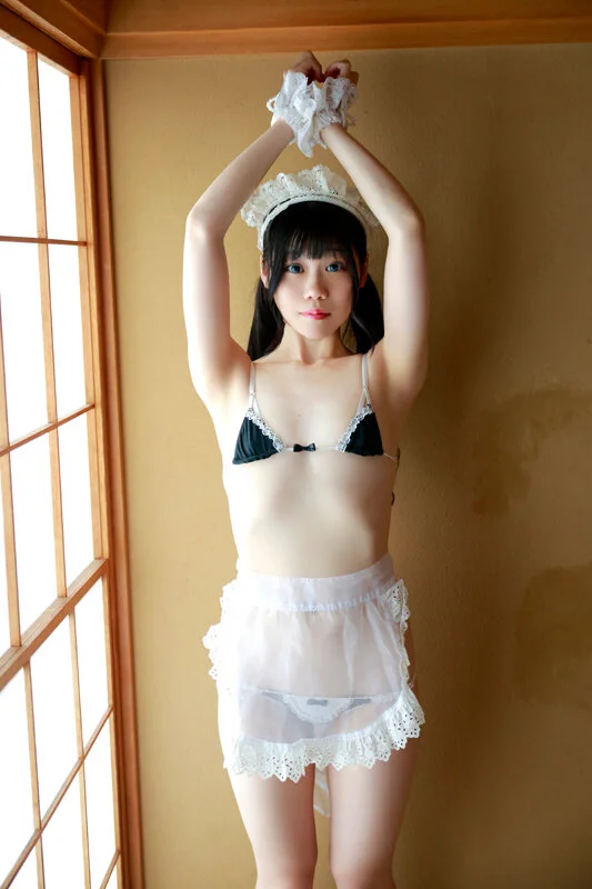 双美ゆゆこ。の乳首透けマイクロビキニ貧乳メイドコスプレ