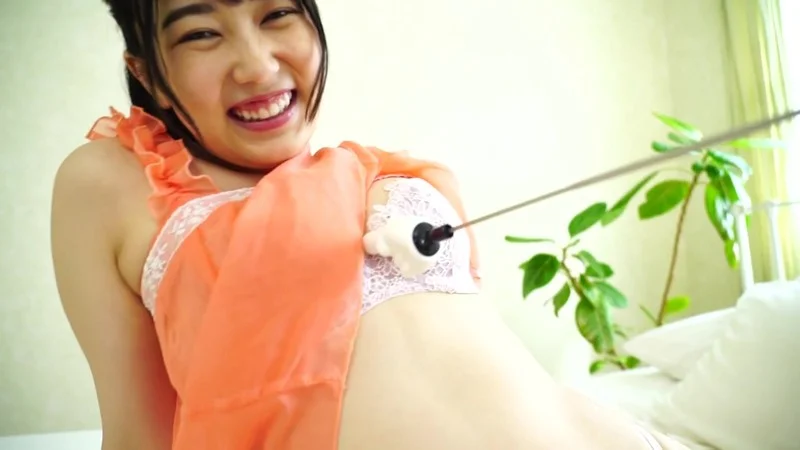 すずのマイクロビキニ美乳くすぐりマッサージ