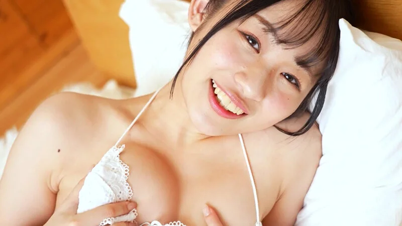 あいみの手ブラ巨乳マイクロビキニ