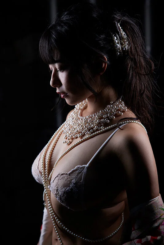 春野恵の乳首透け巨乳マイクロビキニ