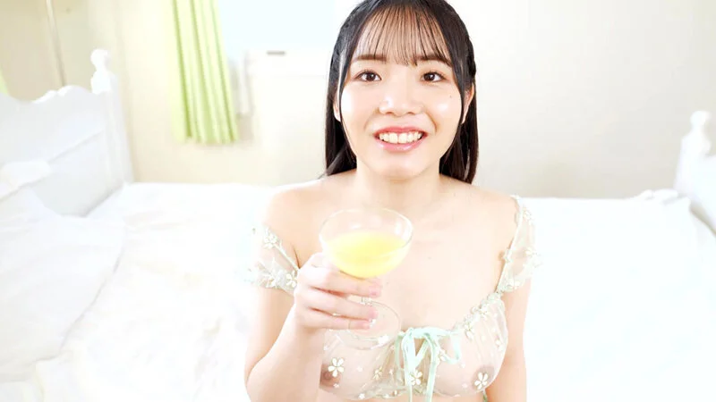 葵もかの乳首透けマイクロビキニ巨乳